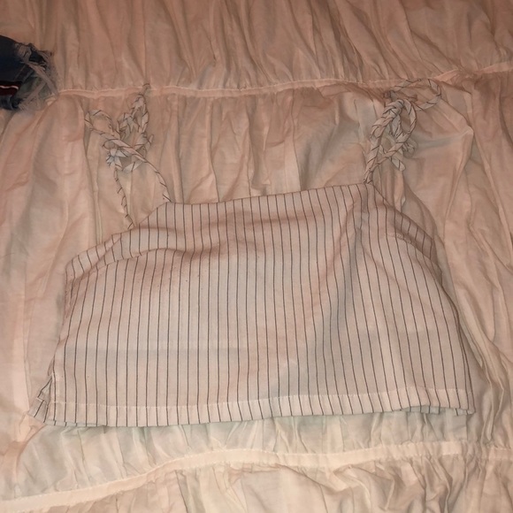 Brandy Melville Tops - Brandy Melville crop top- worn once